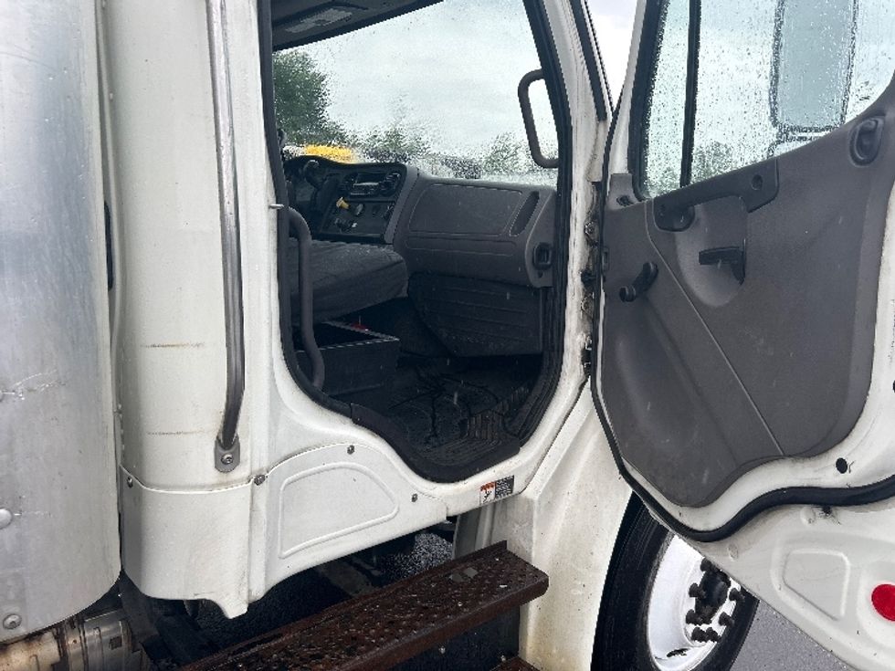 Medium Duty Box Truck-Light and Medium Duty Trucks-Freightliner-2020-M2-Flower Mound-TX-227,061\n\t\tmiles-$ 53,250 - Image 20