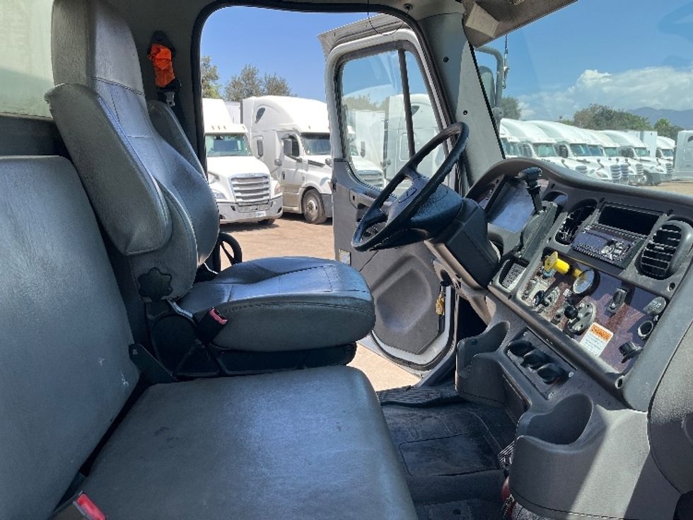 Medium Duty Box Truck-Light and Medium Duty Trucks-Freightliner-2020-M2-Fontana-CA-125,382\n\t\tmiles-$ 60,000 - Image 21