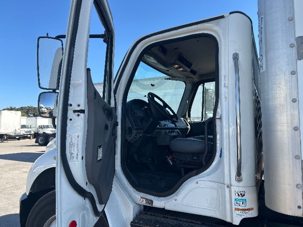 Medium Duty Box Truck-Light and Medium Duty Trucks-Freightliner-2020-M2-Fontana-CA-133,211\n\t\tmiles-$ 58,750 - Image 16