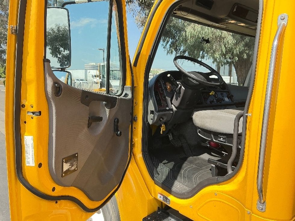 Medium Duty Box Truck-Light and Medium Duty Trucks-Freightliner-2020-M2-Fontana-CA-145,234\n\t\tmiles-$ 47,000 - Image 16