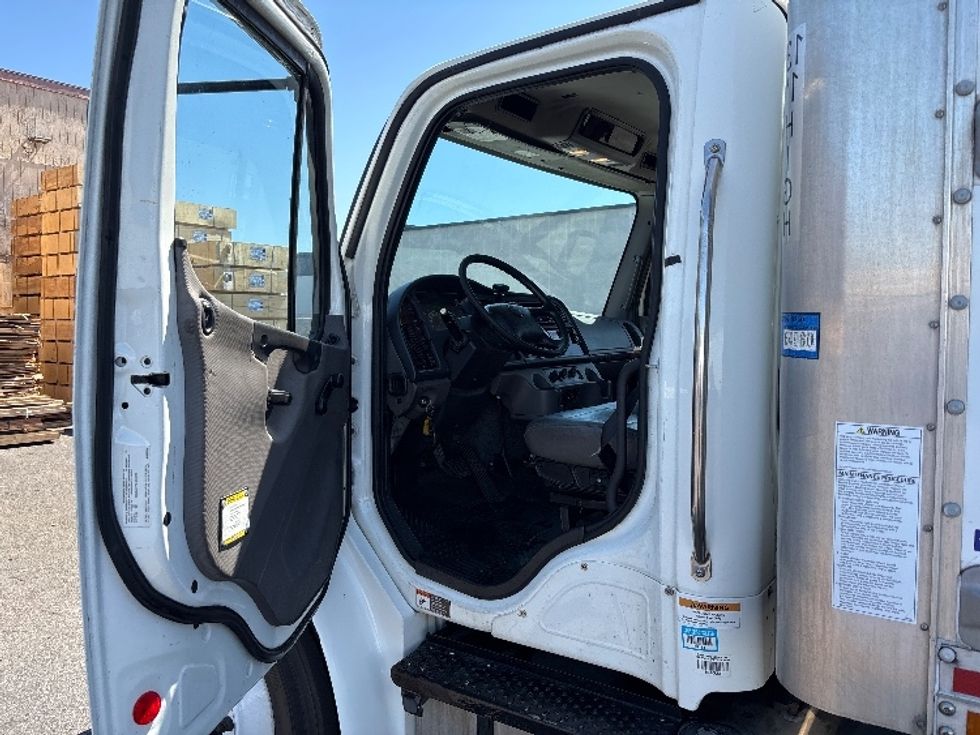 Medium Duty Box Truck-Light and Medium Duty Trucks-Freightliner-2020-M2-Fontana-CA-146,569\n\t\tmiles-$ 56,750 - Image 16
