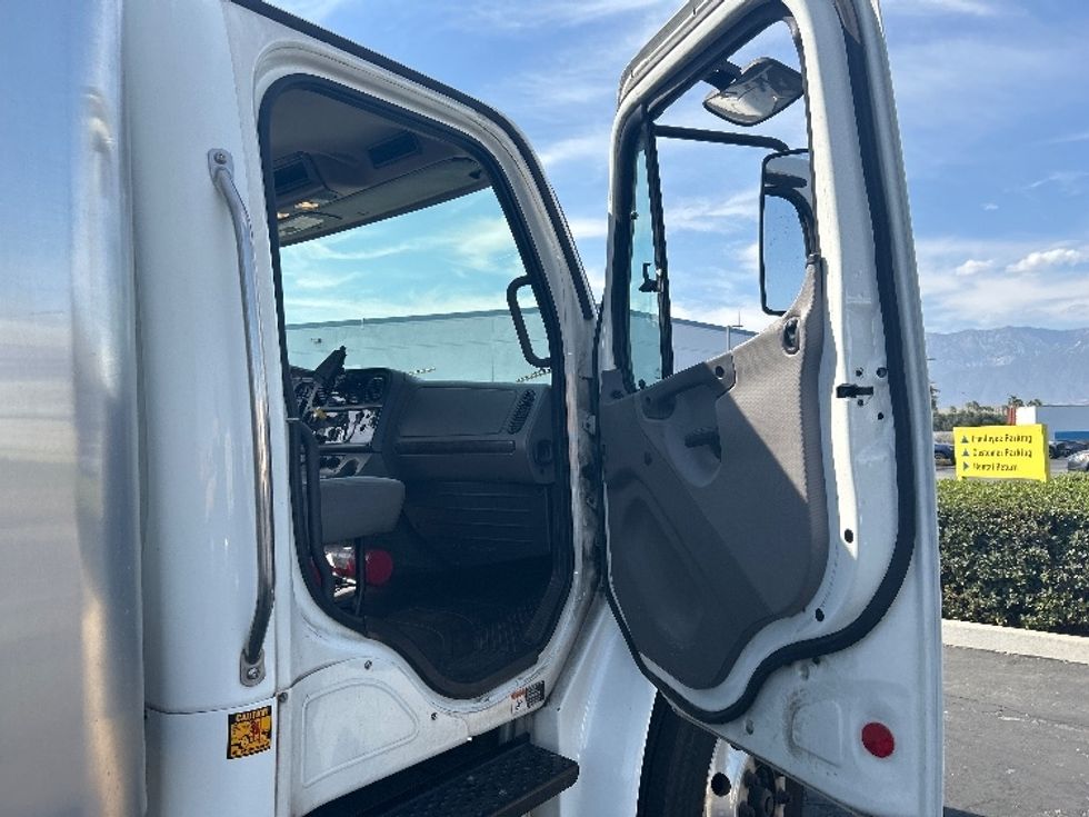 Medium Duty Box Truck-Light and Medium Duty Trucks-Freightliner-2020-M2-Fontana-CA-170,120\n\t\tmiles-$ 43,750 - Image 19