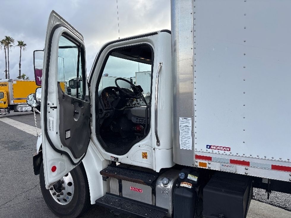 Medium Duty Box Truck-Light and Medium Duty Trucks-Freightliner-2020-M2-Fontana-CA-172,909\n\t\tmiles-$ 43,750 - Image 16