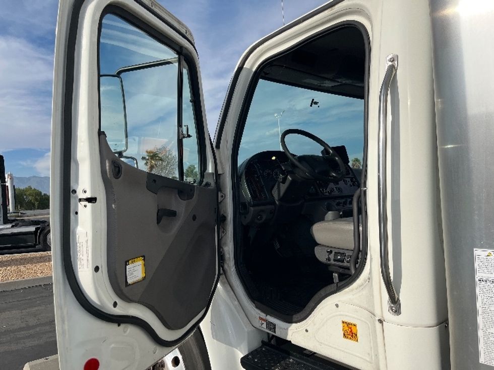 Medium Duty Box Truck-Light and Medium Duty Trucks-Freightliner-2020-M2-Fontana-CA-180,399\n\t\tmiles-$ 41,250 - Image 16