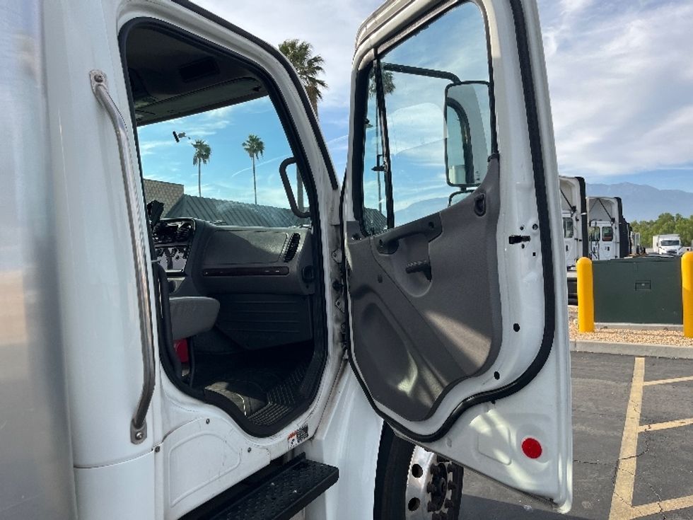 Medium Duty Box Truck-Light and Medium Duty Trucks-Freightliner-2020-M2-Fontana-CA-180,399\n\t\tmiles-$ 41,250 - Image 20