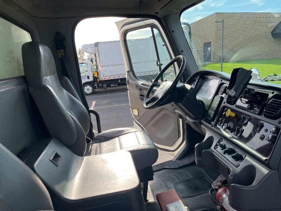 Medium Duty Box Truck-Light and Medium Duty Trucks-Freightliner-2020-M2-Fontana-CA-180,399\n\t\tmiles-$ 41,250 - Image 22