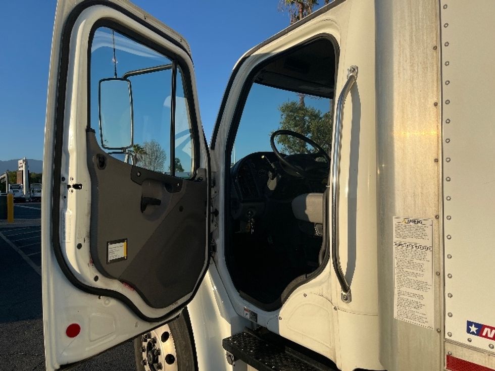 Medium Duty Box Truck-Light and Medium Duty Trucks-Freightliner-2020-M2-Fontana-CA-186,922\n\t\tmiles-$ 48,000 - Image 16
