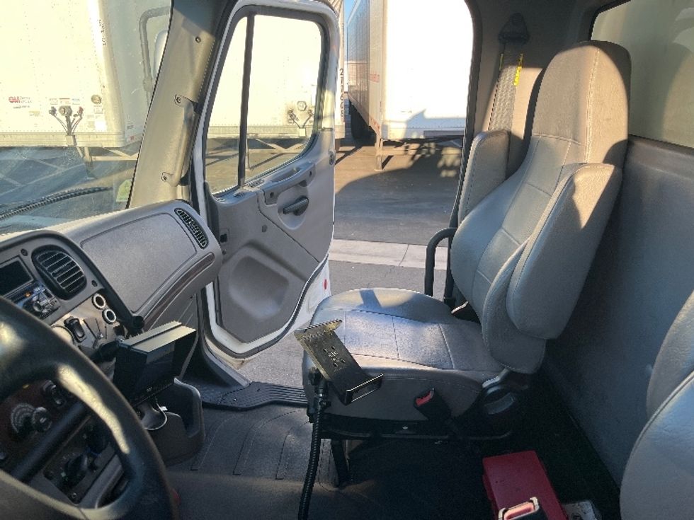 Medium Duty Box Truck-Light and Medium Duty Trucks-Freightliner-2020-M2-Fontana-CA-186,922\n\t\tmiles-$ 48,000 - Image 19