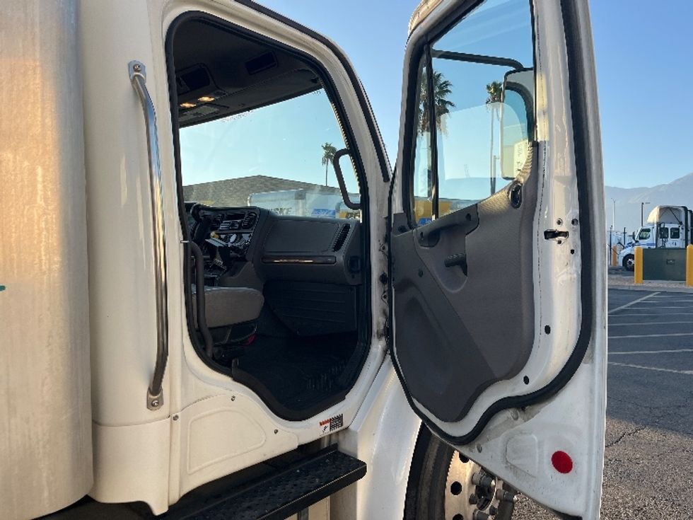 Medium Duty Box Truck-Light and Medium Duty Trucks-Freightliner-2020-M2-Fontana-CA-186,922\n\t\tmiles-$ 48,000 - Image 20