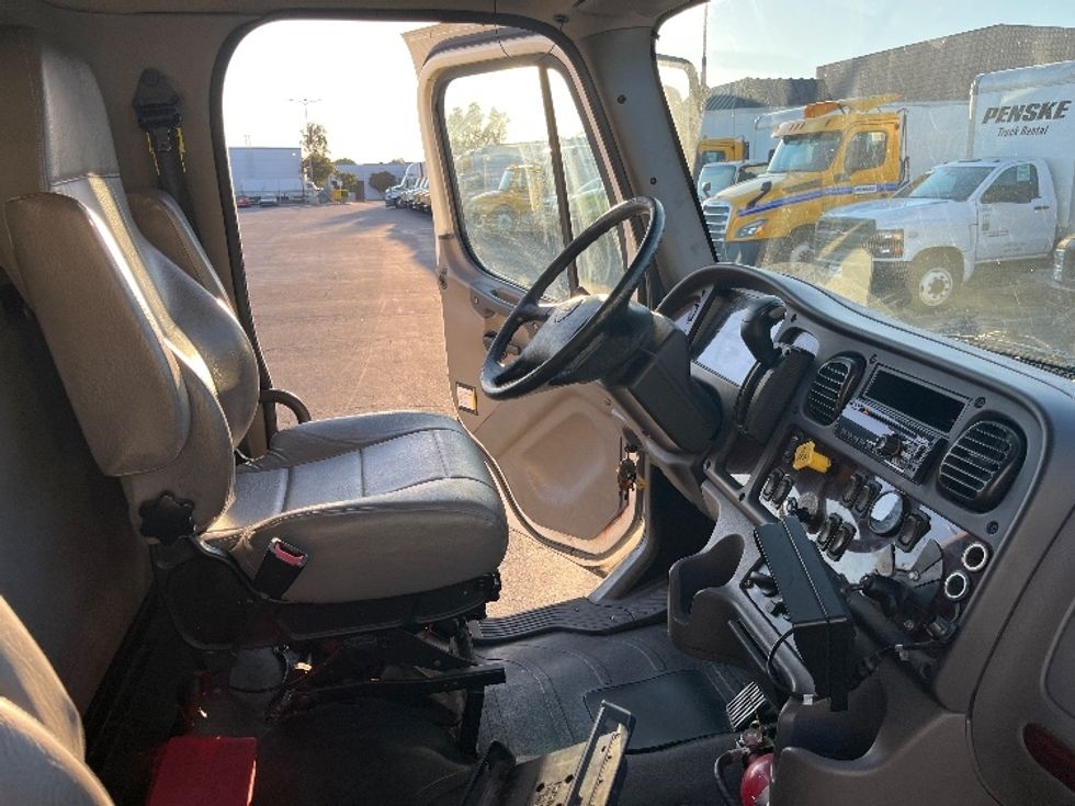 Medium Duty Box Truck-Light and Medium Duty Trucks-Freightliner-2020-M2-Fontana-CA-186,922\n\t\tmiles-$ 48,000 - Image 22