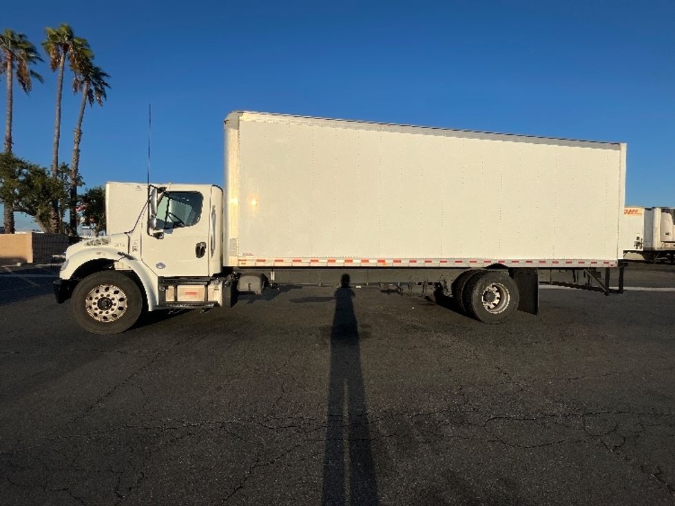 Medium Duty Box Truck-Light and Medium Duty Trucks-Freightliner-2020-M2-Fontana-CA-186,922\n\t\tmiles-$ 48,000 - Image 4