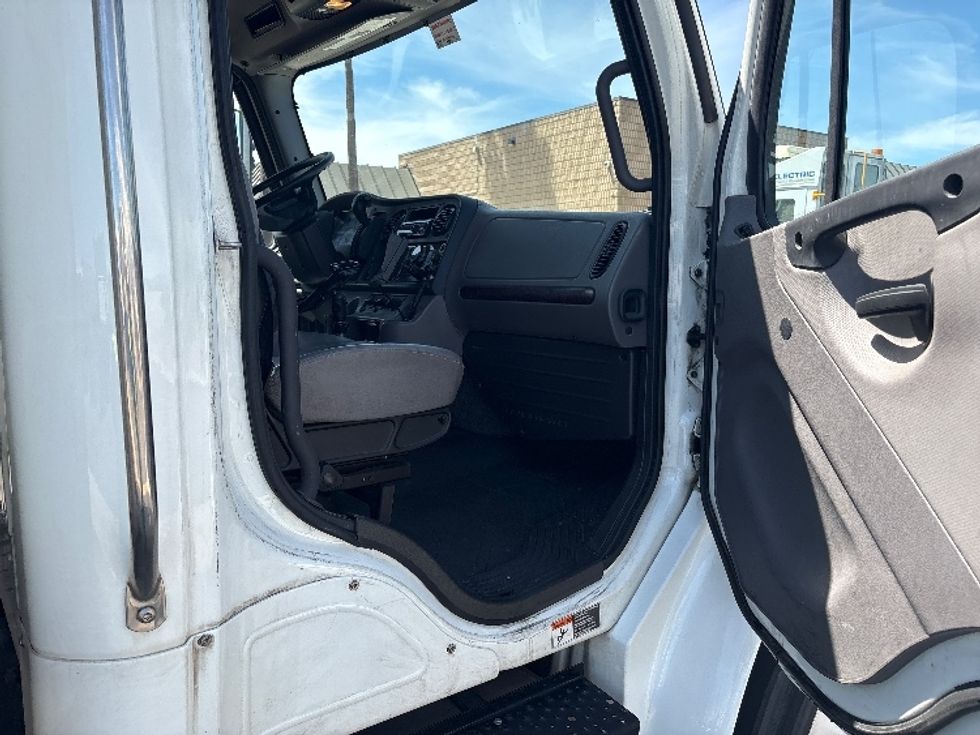 Medium Duty Box Truck-Light and Medium Duty Trucks-Freightliner-2020-M2-Fontana-CA-202,941\n\t\tmiles-$ 46,250 - Image 19