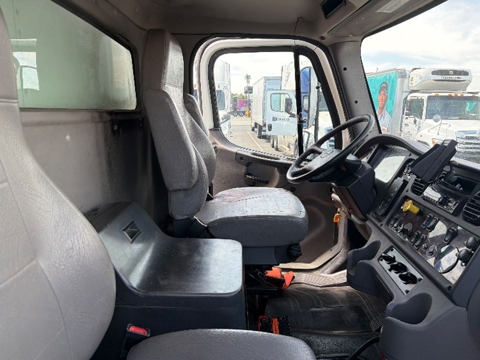 Medium Duty Box Truck-Light and Medium Duty Trucks-Freightliner-2020-M2-Fontana-CA-222,338\n\t\tmiles-$ 34,250 - Image 22