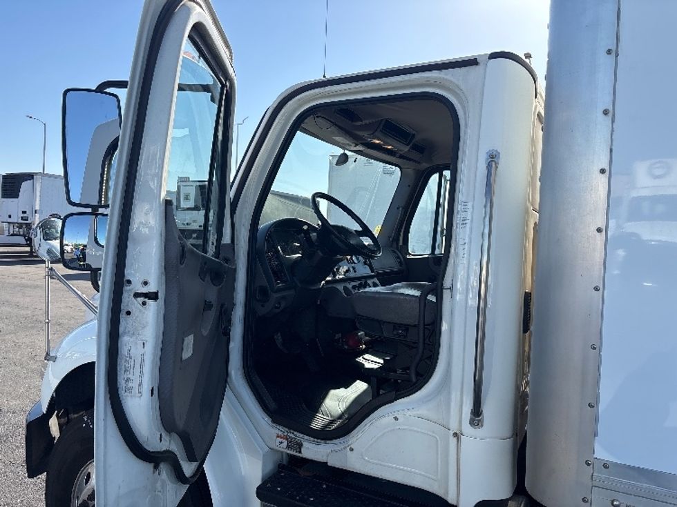 Medium Duty Box Truck-Light and Medium Duty Trucks-Freightliner-2020-M2-Fontana-CA-222,956\n\t\tmiles-$ 51,500 - Image 16