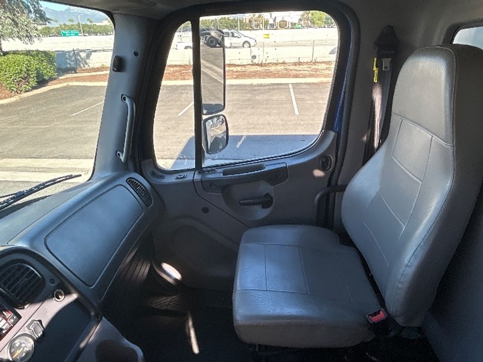 Medium Duty Box Truck-Light and Medium Duty Trucks-Freightliner-2020-M2-Fontana-CA-257,593\n\t\tmiles-$ 42,000 - Image 19