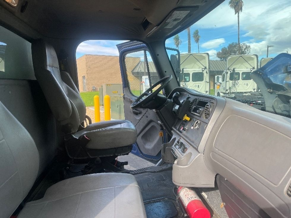 Medium Duty Box Truck-Light and Medium Duty Trucks-Freightliner-2020-M2-Fontana-CA-295,442\n\t\tmiles-$ 35,500 - Image 22