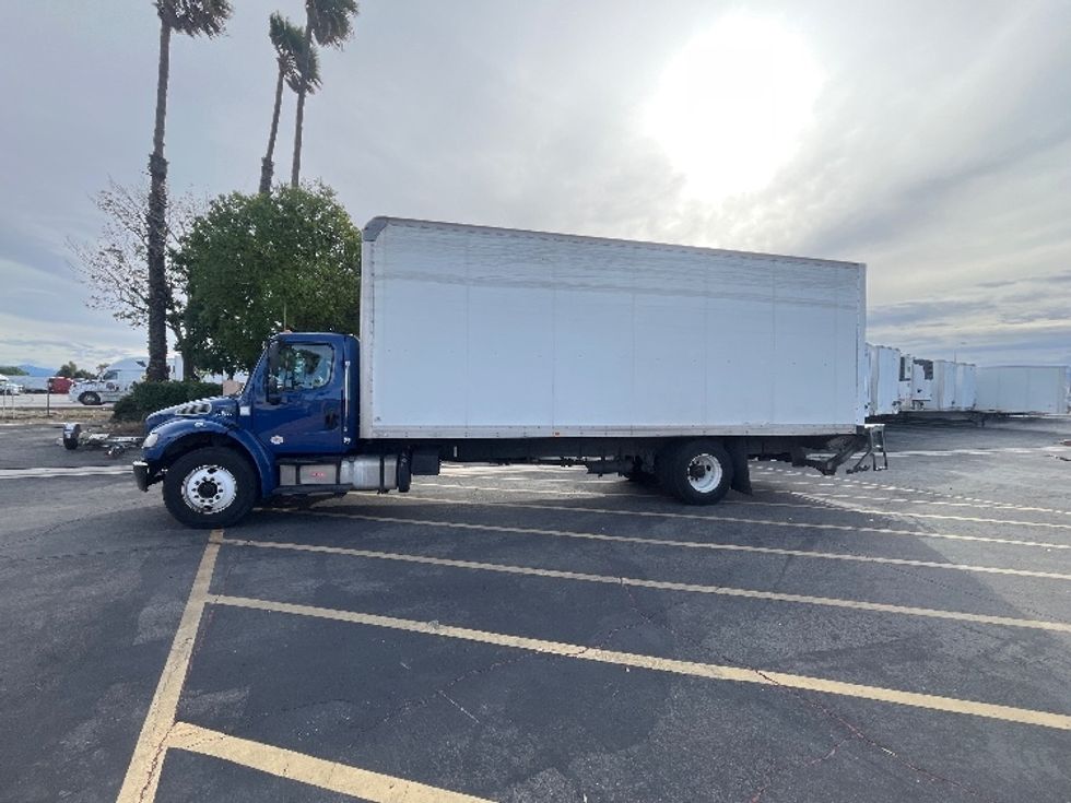 Medium Duty Box Truck-Light and Medium Duty Trucks-Freightliner-2020-M2-Fontana-CA-295,442\n\t\tmiles-$ 35,500 - Image 4