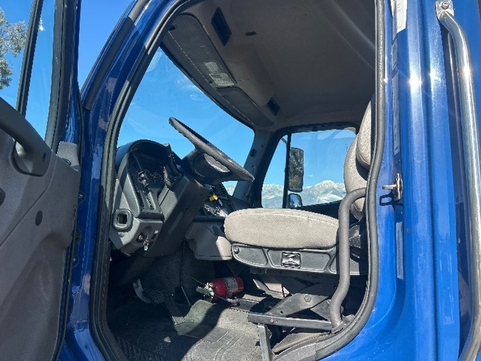 Medium Duty Box Truck-Light and Medium Duty Trucks-Freightliner-2020-M2-Fontana-CA-333,528\n\t\tmiles-$ 29,500 - Image 16
