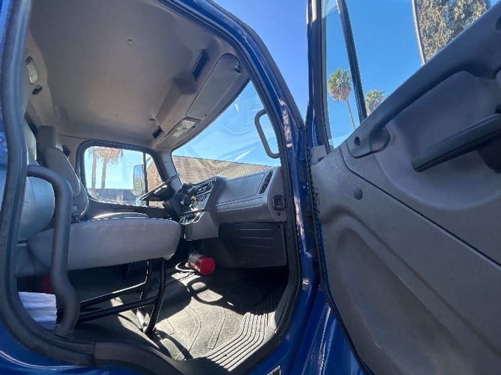 Medium Duty Box Truck-Light and Medium Duty Trucks-Freightliner-2020-M2-Fontana-CA-333,528\n\t\tmiles-$ 29,500 - Image 20