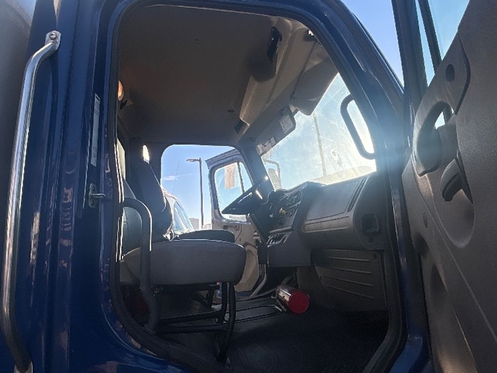 Medium Duty Box Truck-Light and Medium Duty Trucks-Freightliner-2020-M2-Fontana-CA-343,262\n\t\tmiles-$ 28,000 - Image 20