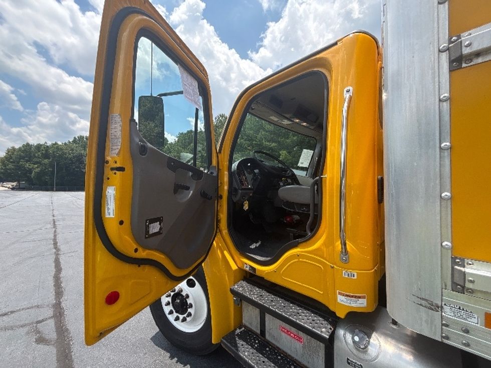 Medium Duty Box Truck-Light and Medium Duty Trucks-Freightliner-2020-M2-Forest Park-GA-165,919\n\t\tmiles-$ 43,250 - Image 16
