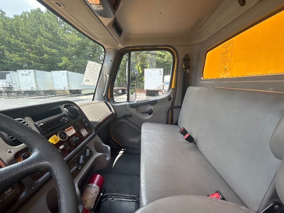 Medium Duty Box Truck-Light and Medium Duty Trucks-Freightliner-2020-M2-Forest Park-GA-165,919\n\t\tmiles-$ 43,250 - Image 19