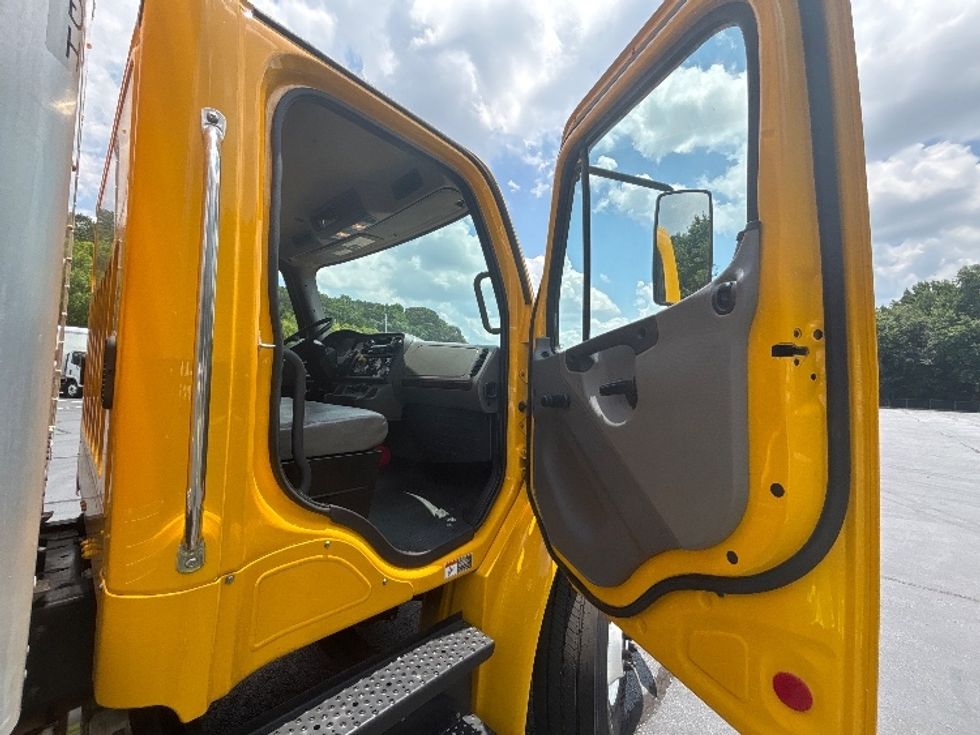 Medium Duty Box Truck-Light and Medium Duty Trucks-Freightliner-2020-M2-Forest Park-GA-165,919\n\t\tmiles-$ 43,250 - Image 20