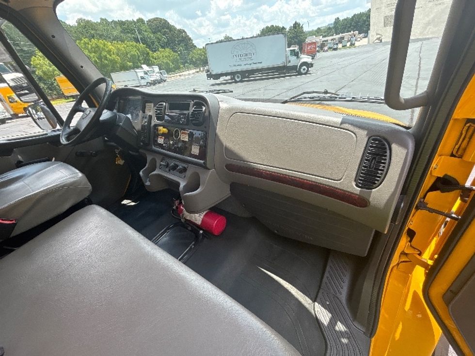 Medium Duty Box Truck-Light and Medium Duty Trucks-Freightliner-2020-M2-Forest Park-GA-165,919\n\t\tmiles-$ 43,250 - Image 21