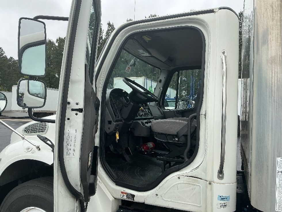Medium Duty Box Truck-Light and Medium Duty Trucks-Freightliner-2020-M2-Forest Park-GA-223,992\n\t\tmiles-$ 43,250 - Image 16