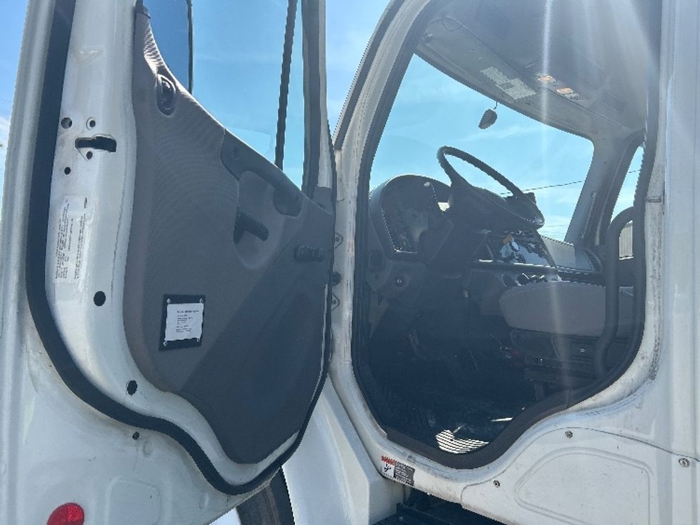 Medium Duty Box Truck-Light and Medium Duty Trucks-Freightliner-2020-M2-Forest Park-GA-28,079\n\t\tmiles-$ 78,250 - Image 16