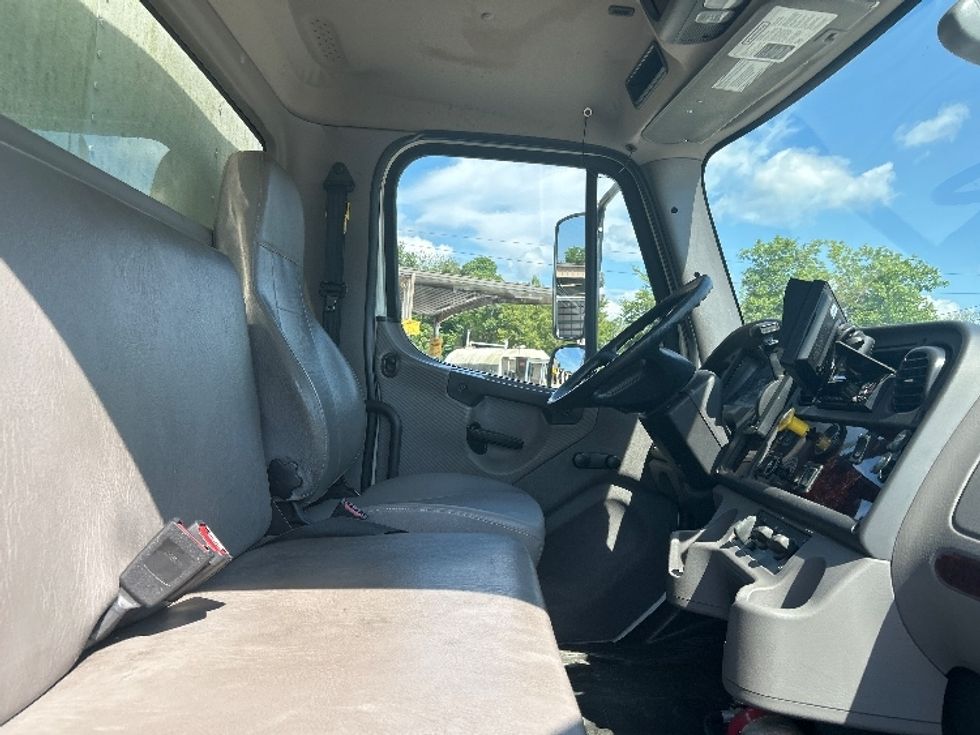 Medium Duty Box Truck-Light and Medium Duty Trucks-Freightliner-2020-M2-Forest Park-GA-28,079\n\t\tmiles-$ 78,250 - Image 22