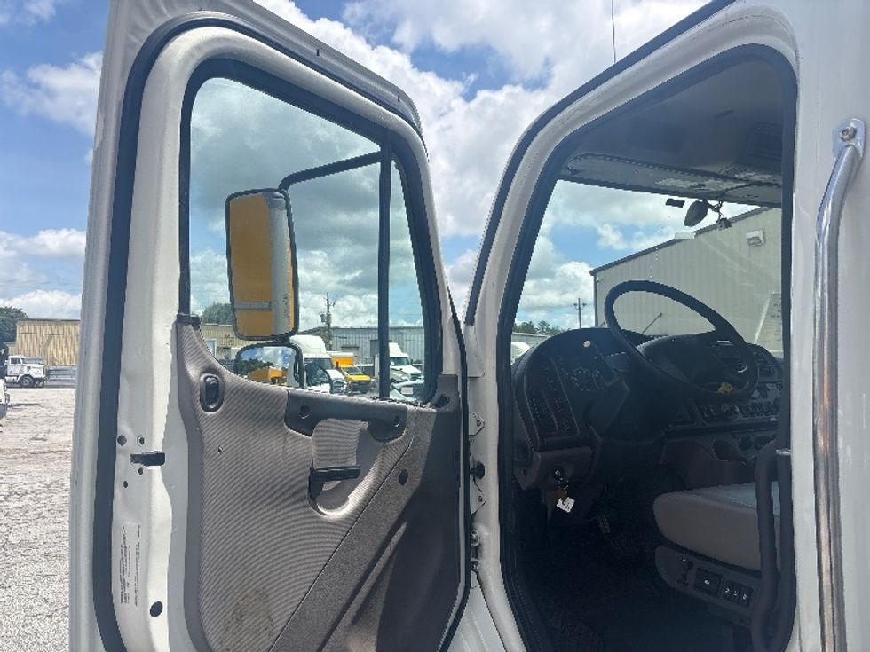 Medium Duty Box Truck-Light and Medium Duty Trucks-Freightliner-2020-M2-Forest Park-GA-320,728\n\t\tmiles-$ 26,500 - Image 16