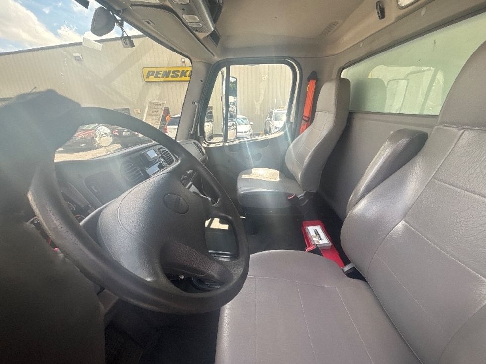 Medium Duty Box Truck-Light and Medium Duty Trucks-Freightliner-2020-M2-Forest Park-GA-320,728\n\t\tmiles-$ 26,500 - Image 19