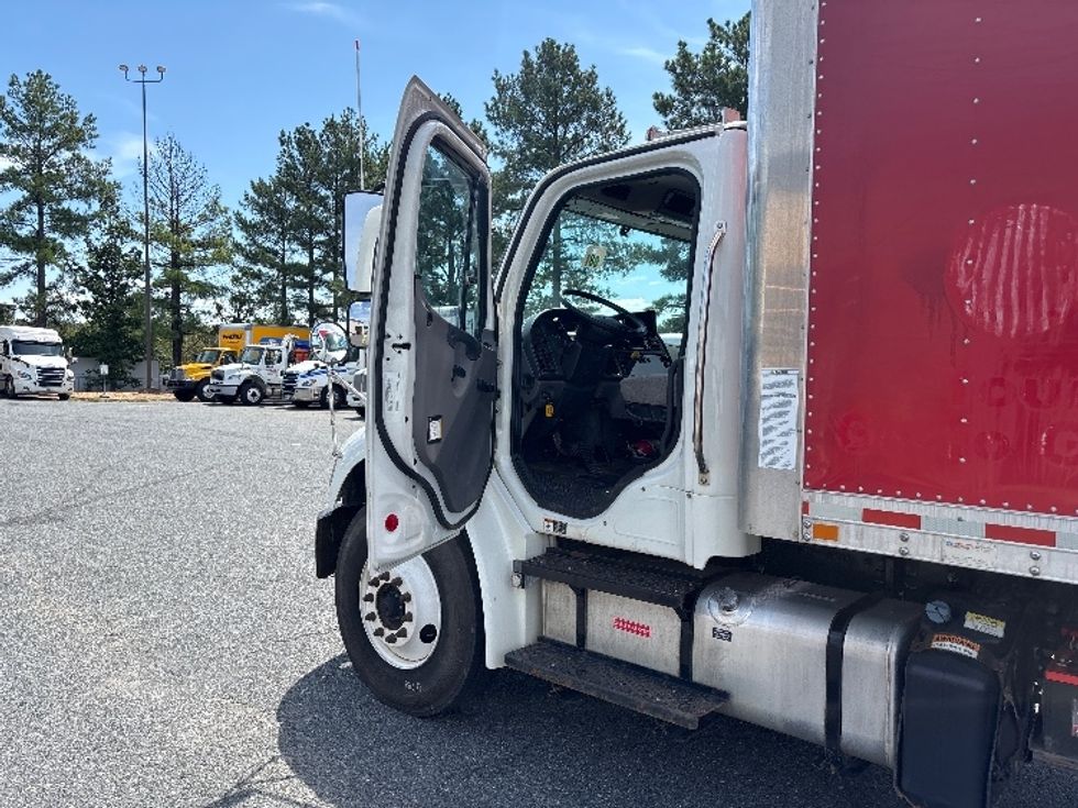 Medium Duty Box Truck-Light and Medium Duty Trucks-Freightliner-2020-M2-Fredericksburg-VA-135,846\n\t\tmiles-$ 64,250 - Image 16