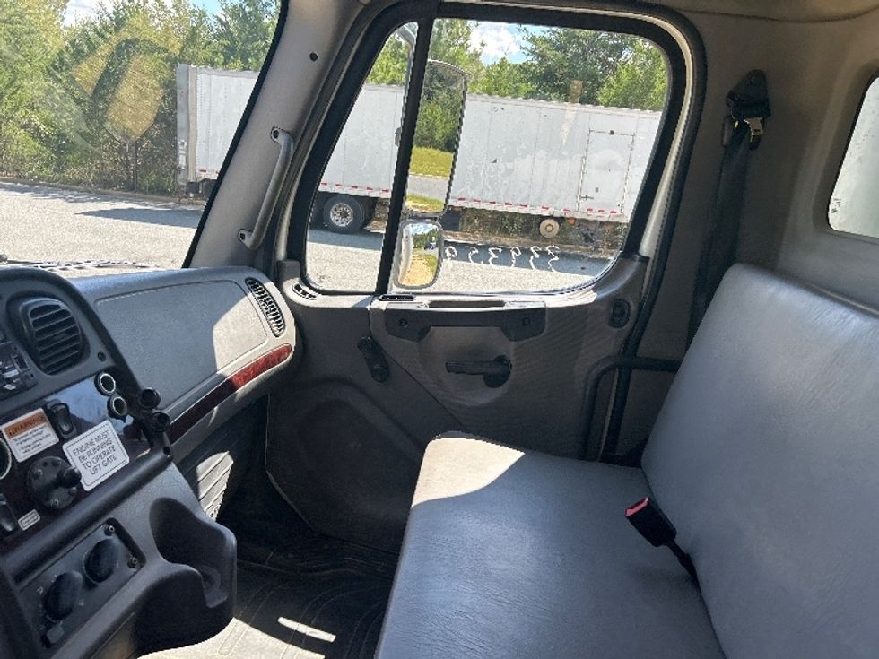 Medium Duty Box Truck-Light and Medium Duty Trucks-Freightliner-2020-M2-Fredericksburg-VA-226,975\n\t\tmiles-$ 49,000 - Image 19