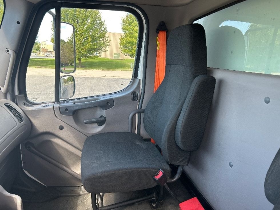 Medium Duty Box Truck-Light and Medium Duty Trucks-Freightliner-2020-M2-Fredonia-NY-233,849\n\t\tmiles-$ 32,500 - Image 19