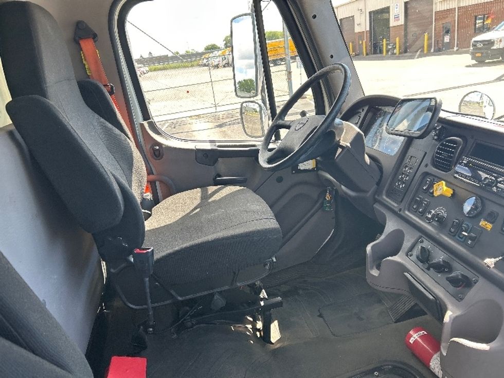 Medium Duty Box Truck-Light and Medium Duty Trucks-Freightliner-2020-M2-Fredonia-NY-233,849\n\t\tmiles-$ 32,500 - Image 22