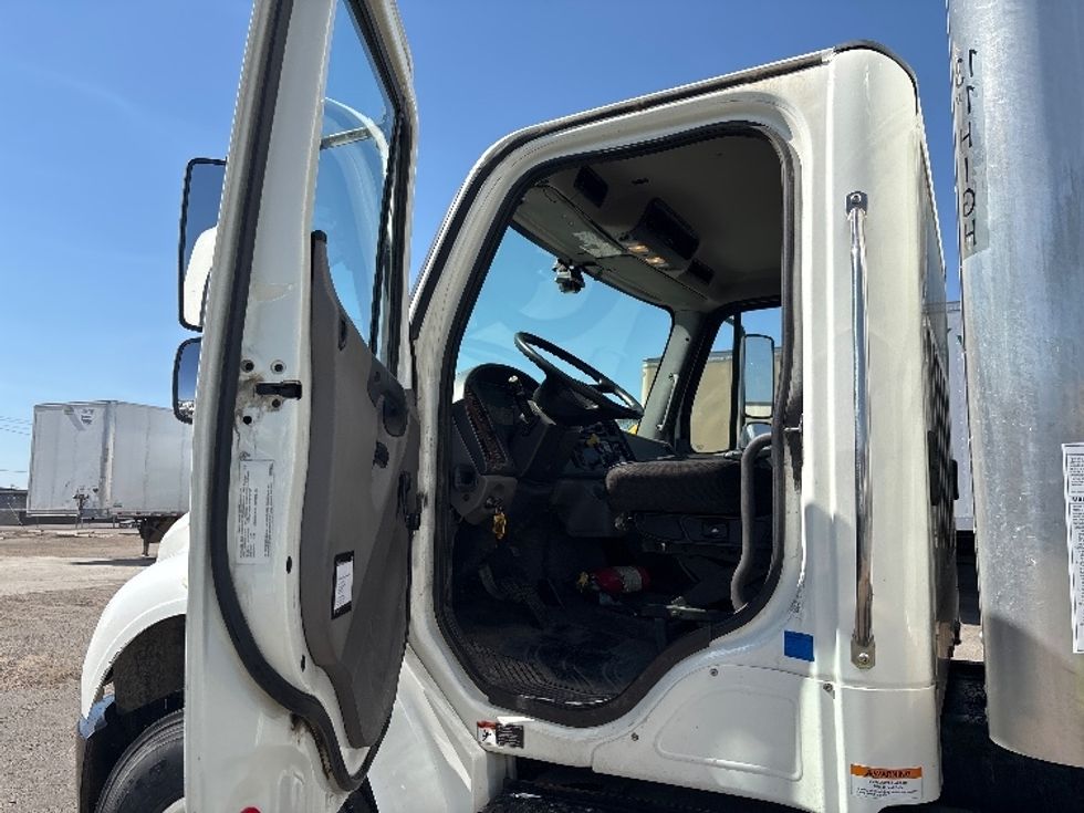 Medium Duty Box Truck-Light and Medium Duty Trucks-Freightliner-2020-M2-Fresno-CA-217,043\n\t\tmiles-$ 36,500 - Image 16