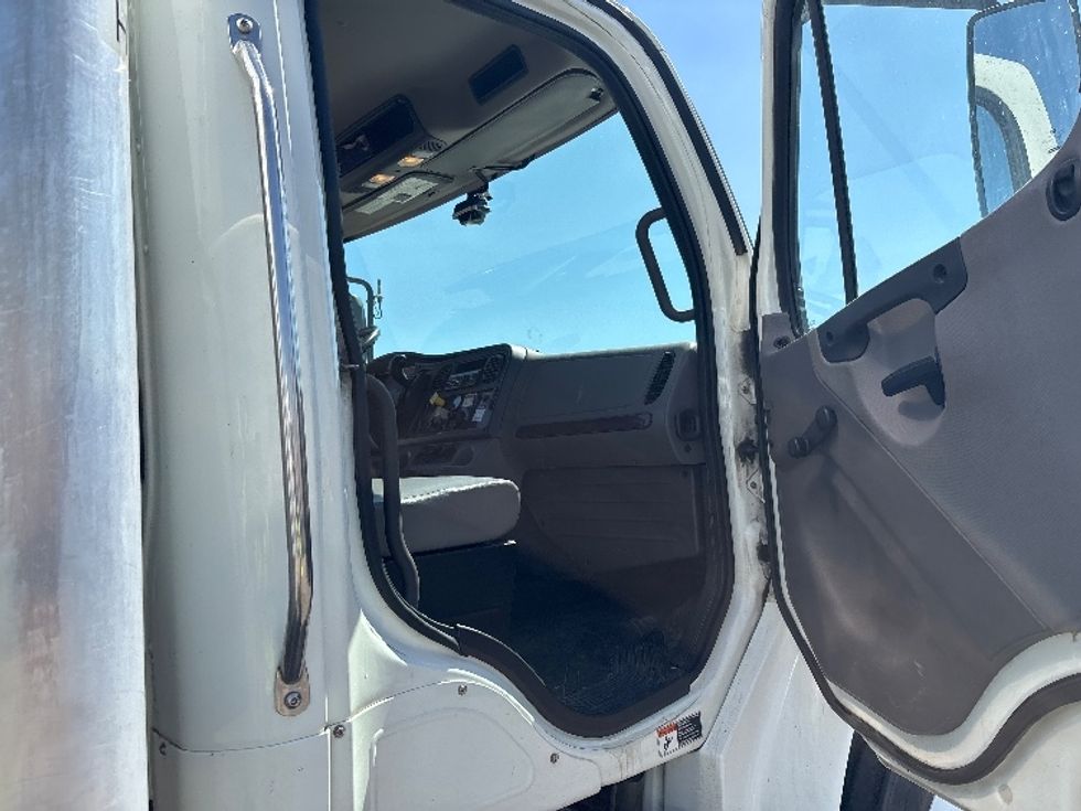 Medium Duty Box Truck-Light and Medium Duty Trucks-Freightliner-2020-M2-Fresno-CA-217,043\n\t\tmiles-$ 36,500 - Image 20