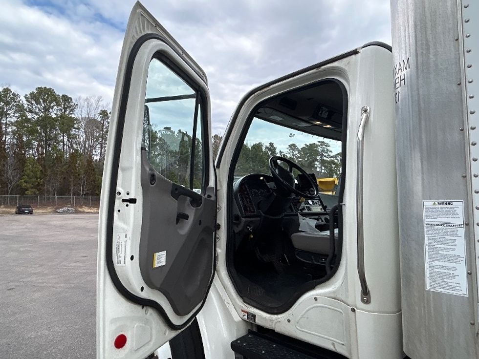 Medium Duty Box Truck-Light and Medium Duty Trucks-Freightliner-2020-M2-Garner-NC-207,690\n\t\tmiles-$ 50,500 - Image 15
