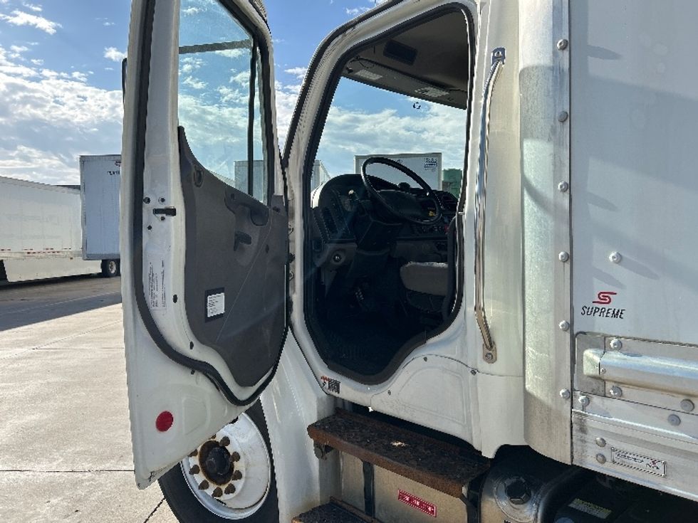 Medium Duty Box Truck-Light and Medium Duty Trucks-Freightliner-2020-M2-Goshen-IN-257,762\n\t\tmiles-$ 40,750 - Image 15