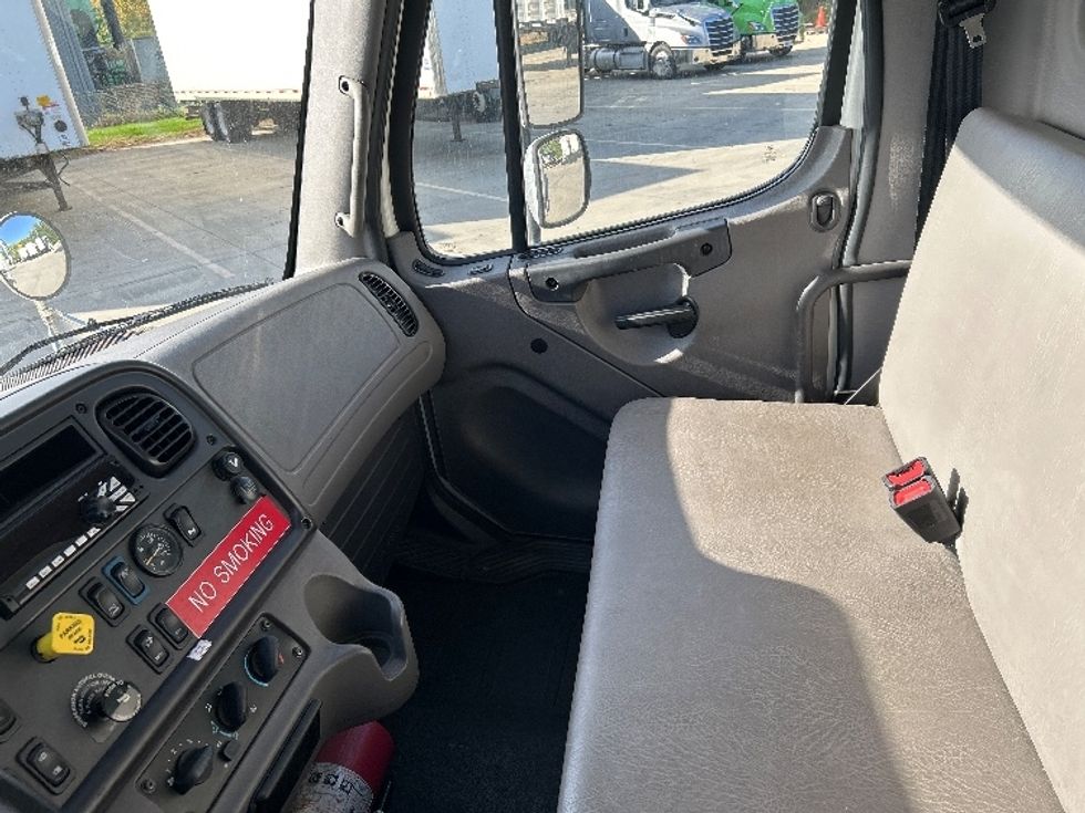 Medium Duty Box Truck-Light and Medium Duty Trucks-Freightliner-2020-M2-Goshen-IN-257,762\n\t\tmiles-$ 40,750 - Image 18