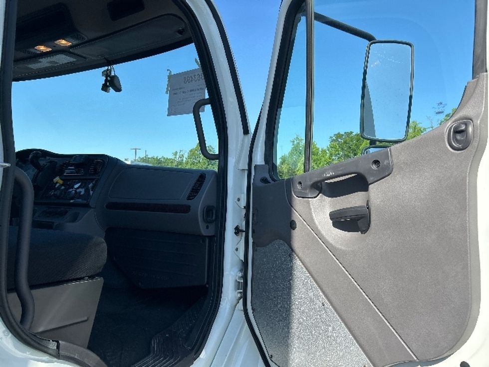 Medium Duty Box Truck-Light and Medium Duty Trucks-Freightliner-2020-M2-Greensboro-NC-125,340\n\t\tmiles-$ 54,000 - Image 19