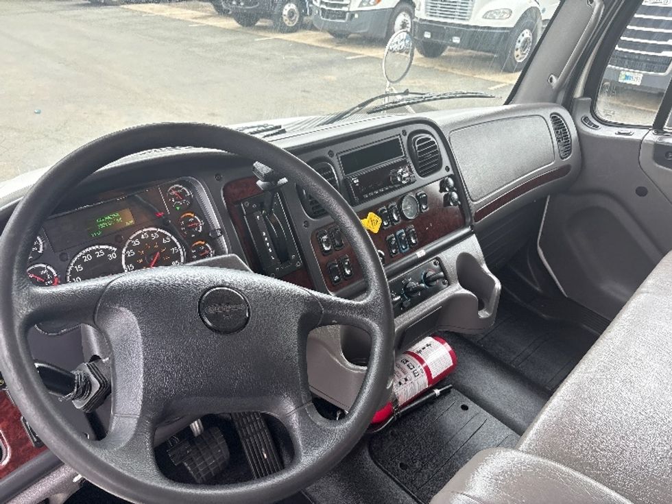 Medium Duty Box Truck-Light and Medium Duty Trucks-Freightliner-2020-M2-Greensboro-NC-149,926\n\t\tmiles-$ 57,500 - Image 17