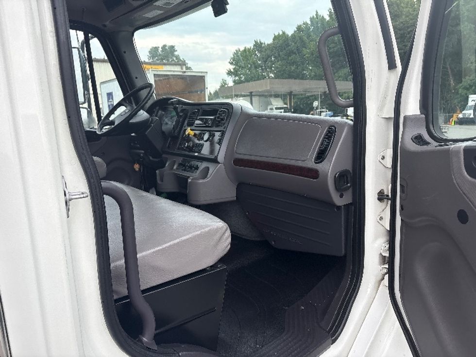 Medium Duty Box Truck-Light and Medium Duty Trucks-Freightliner-2020-M2-Greensboro-NC-149,926\n\t\tmiles-$ 57,500 - Image 20