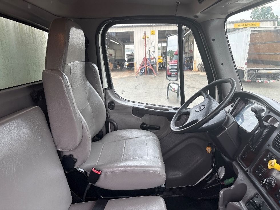 Medium Duty Box Truck-Light and Medium Duty Trucks-Freightliner-2020-M2-Greensboro-NC-149,926\n\t\tmiles-$ 57,500 - Image 22