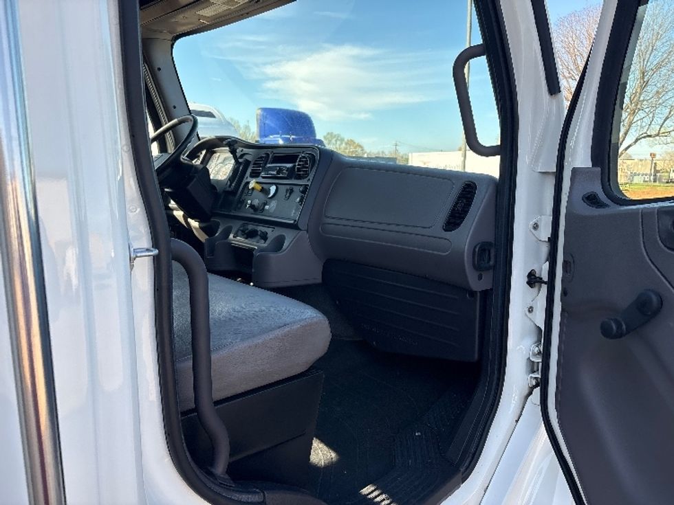 Medium Duty Box Truck-Light and Medium Duty Trucks-Freightliner-2020-M2-Greensboro-NC-194,141\n\t\tmiles-$ 48,250 - Image 20