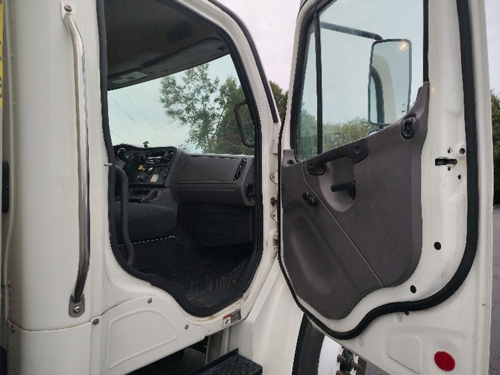 Medium Duty Box Truck-Light and Medium Duty Trucks-Freightliner-2020-M2-Greensboro-NC-237,287\n\t\tmiles-$ 43,500 - Image 20