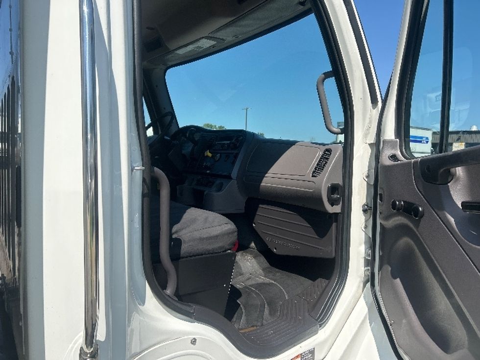 Medium Duty Box Truck-Light and Medium Duty Trucks-Freightliner-2020-M2-Greensboro-NC-239,686\n\t\tmiles-$ 46,250 - Image 19