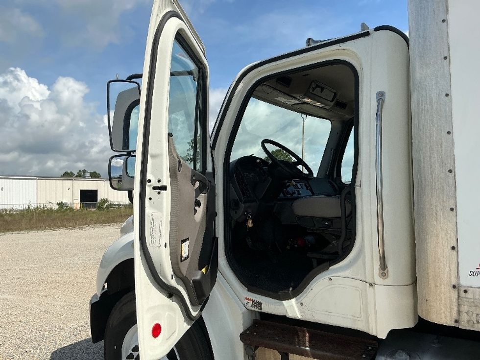 Medium Duty Box Truck-Light and Medium Duty Trucks-Freightliner-2020-M2-Gulfport-MS-391,575\n\t\tmiles-$ 23,000 - Image 16
